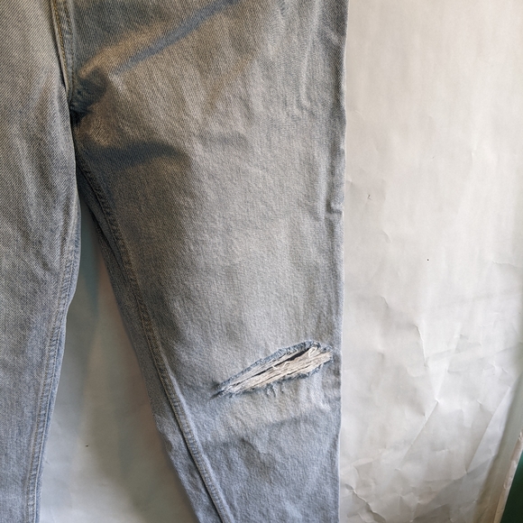 Levi's High Waisted Light Wash Distressed/Ripped Mom Jeans - Picture 6 of 10